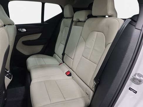 Used 2023 Volvo XC40 B5 Plus AWD/4WD image 13