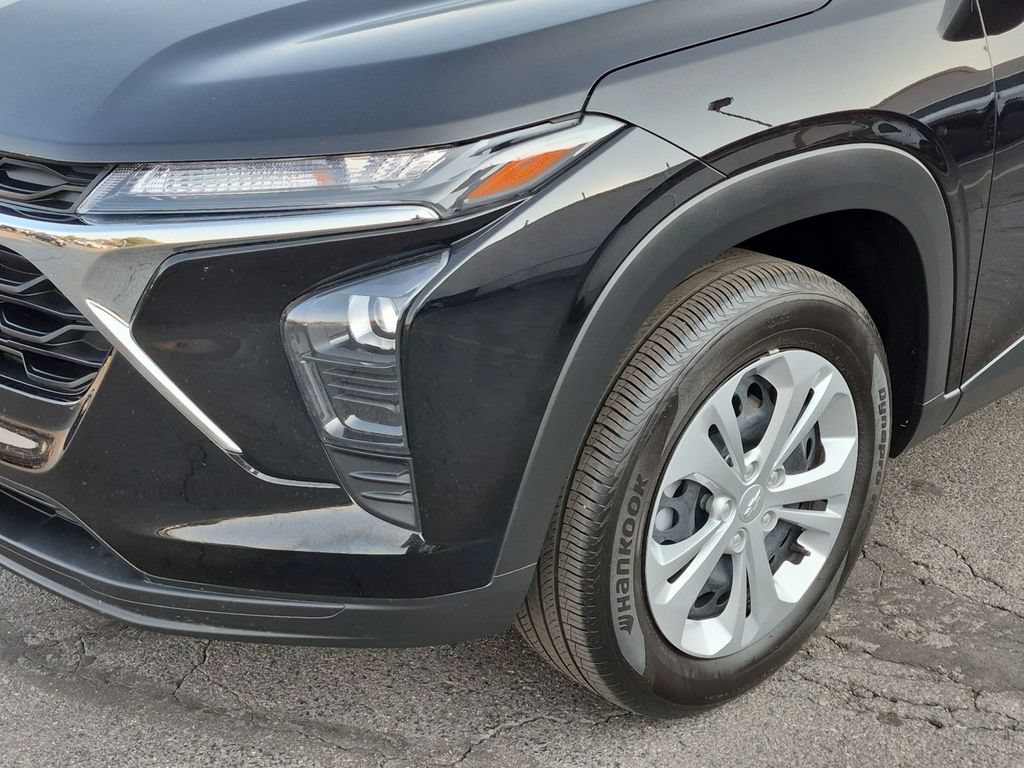 Used 2026 Chevrolet Trax LS FWD image 9