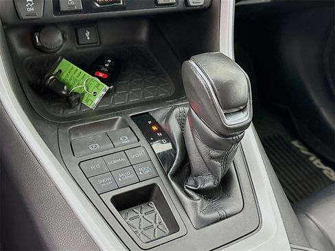 Certified 2020 Toyota RAV4 XLE Premium image 14