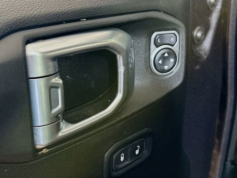 Used 2022 Jeep Wrangler Unlimited Sport AWD/4WD image 9