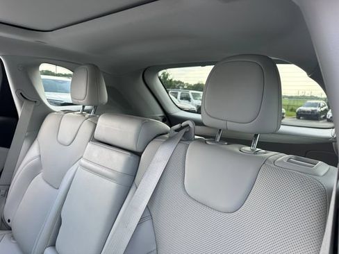 Used 2019 Jeep Cherokee Limited AWD/4WD image 20