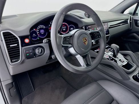 Certified 2023 Porsche Cayenne AWD/4WD image 4