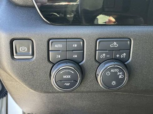 Used 2023 Chevrolet Silverado 1500 LT image 16