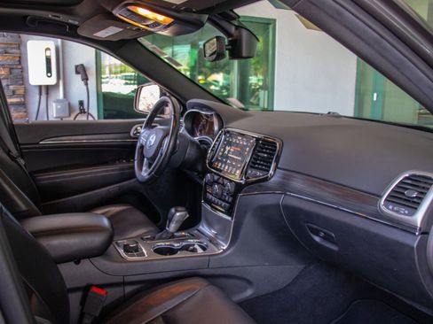 Used 2021 Jeep Grand Cherokee Limited w/ Luxury Group II image 17