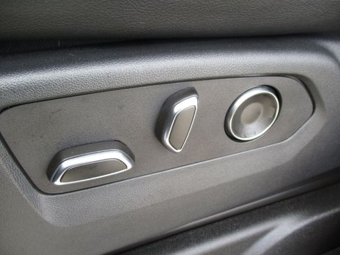 Used 2024 Cadillac Escalade Luxury RWD image 31