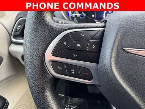 Used 2019 Chrysler Pacifica Touring Plus FWD image 22