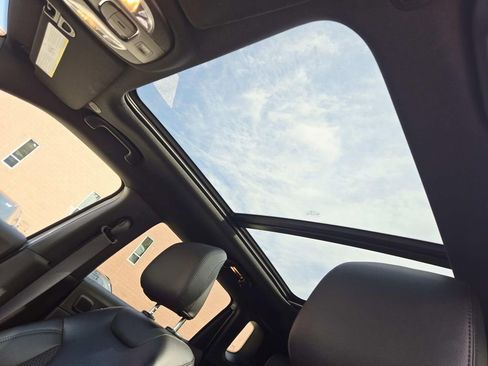 Certified 2025 Jeep Compass Latitude w/ Sun & Sound Group image 9