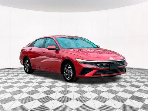 Used 2024 Hyundai Elantra SEL w/ Convenience Package FWD image 18