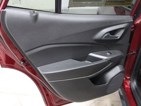 Used 2025 Chevrolet Trax LT image 17