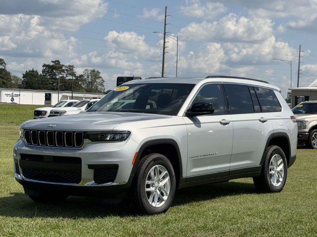 Used 2025 Jeep Grand Cherokee L Laredo w/ Luxury Tech Group I RWD image 8