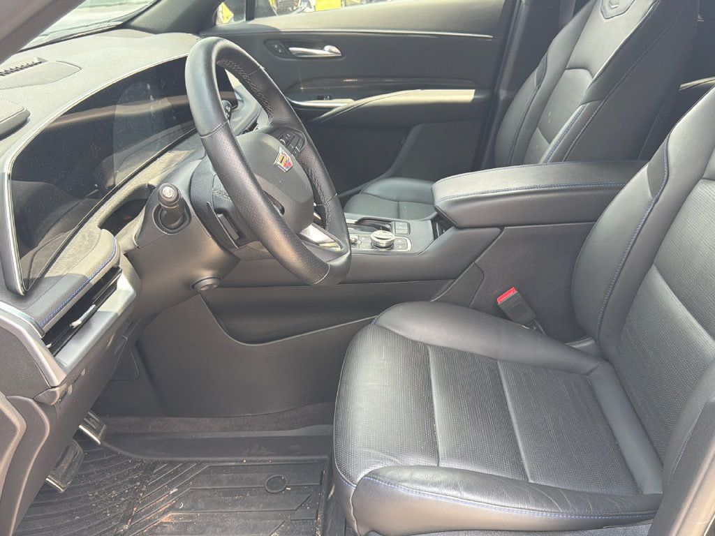 Used 2025 Cadillac XT4 Sport FWD image 9