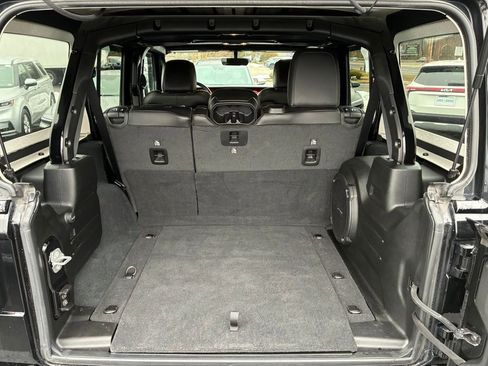 Used 2022 Jeep Wrangler Unlimited Rubicon w/ LED Lighting Group image 17