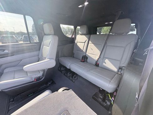 Used 2021 Chevrolet Suburban Z71 AWD/4WD image 8