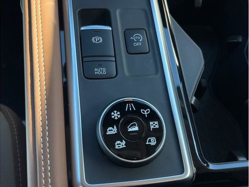 New 2026 Nissan Pathfinder Platinum image 19