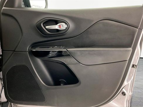 Used 2021 Jeep Cherokee Latitude Plus image 20