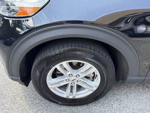 Used 2023 Ford Explorer XLT w/ Equipment Group 202A AWD/4WD image 10