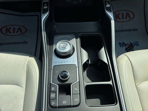 Certified 2025 Kia Sorento EX AWD/4WD image 14