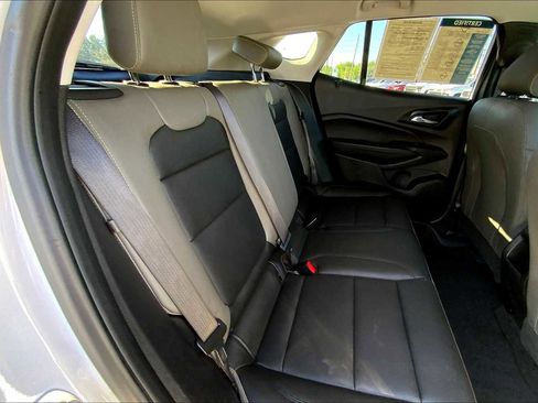 Used 2025 Chevrolet Trax ACTIV w/ Sunroof Package FWD image 18