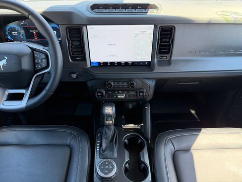 Used 2025 Ford Bronco Badlands AWD/4WD image 13