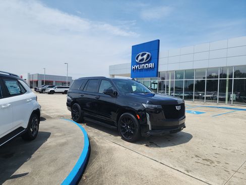 Used 2023 Cadillac Escalade Sport w/ LPO, ONYX Package AWD/4WD image 1