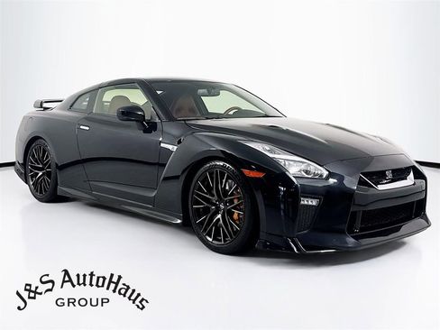 Used 2021 Nissan GT-R Premium image 1