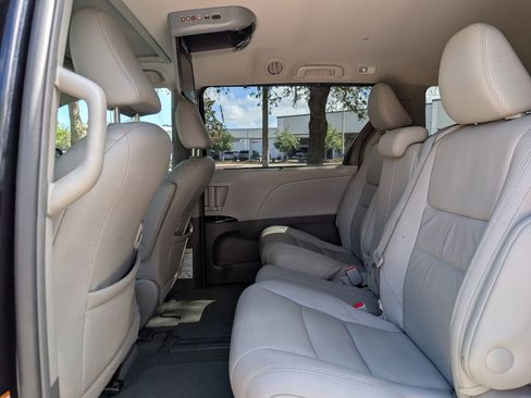 Used 2017 Toyota Sienna XLE image 13