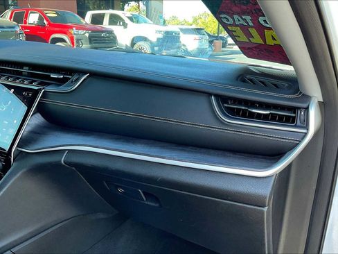 Used 2021 Jeep Grand Cherokee L Limited image 15