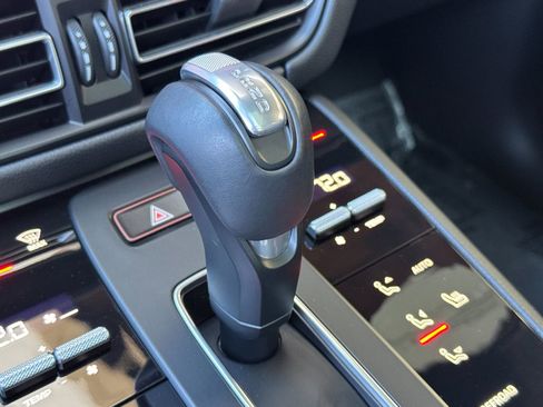 Certified 2025 Porsche Macan image 25