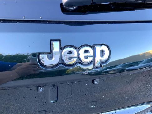 Used 2014 Jeep Grand Cherokee Limited w/ Luxury Group II AWD/4WD image 33