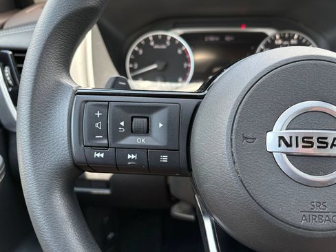 Used 2021 Nissan Rogue SV AWD/4WD image 15