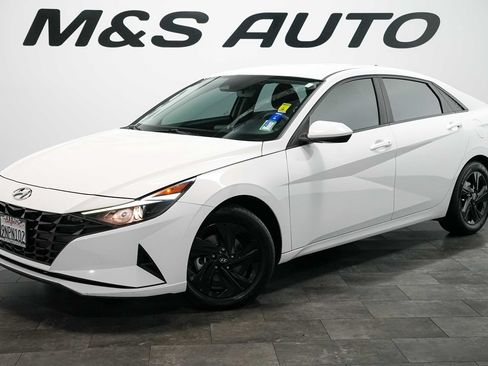 Used 2023 Hyundai Elantra Blue FWD image 2