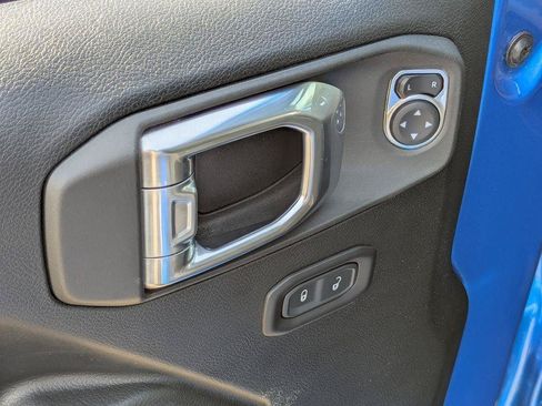 Used 2022 Jeep Wrangler Sport AWD/4WD image 11