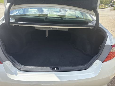 Used 2017 Toyota Camry XLE w/ Moonroof Package image 18