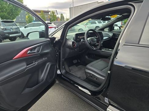 Used 2025 Chevrolet Equinox EV RS FWD image 22