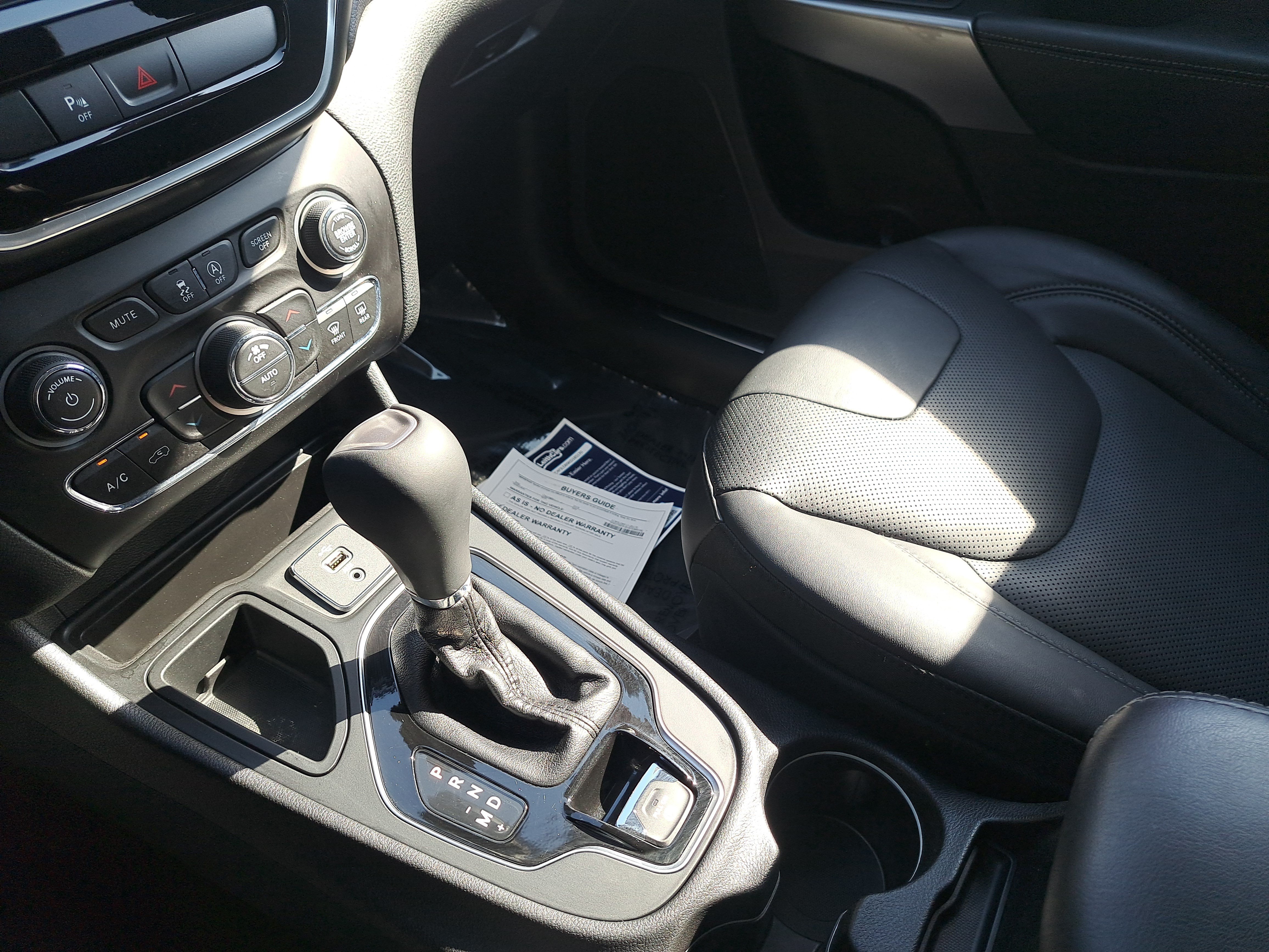 Used 2019 Jeep Cherokee Limited FWD image 25