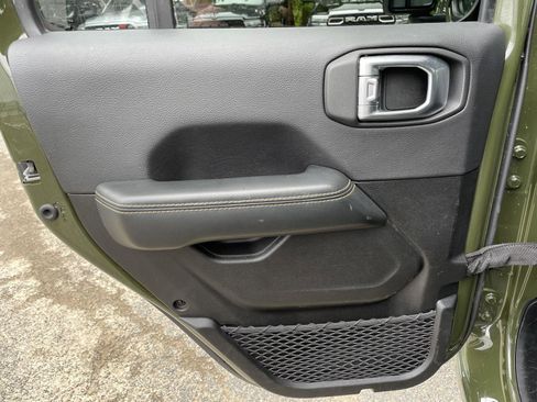 Used 2024 Jeep Wrangler Unlimited Sahara AWD/4WD image 36