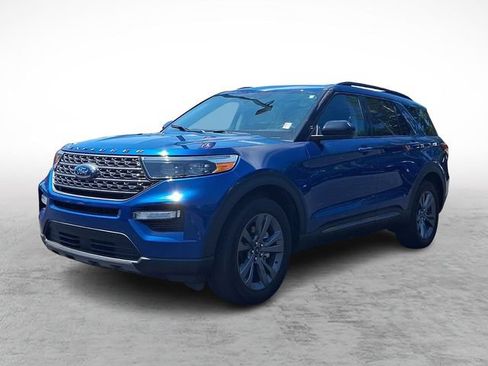 Used 2023 Ford Explorer XLT w/ Equipment Group 202A AWD/4WD image 3
