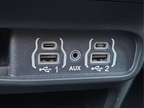 Used 2025 Chrysler Pacifica Select FWD image 18