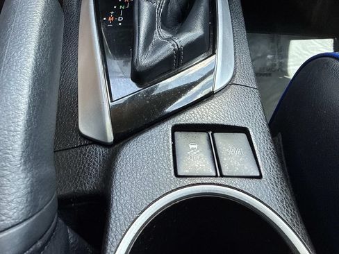 Used 2018 Toyota Corolla SE FWD image 32
