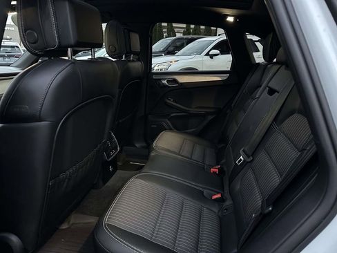 Used 2023 Porsche Macan Turbo image 12