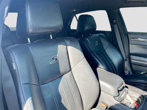Used 2020 Chrysler 300 S image 27