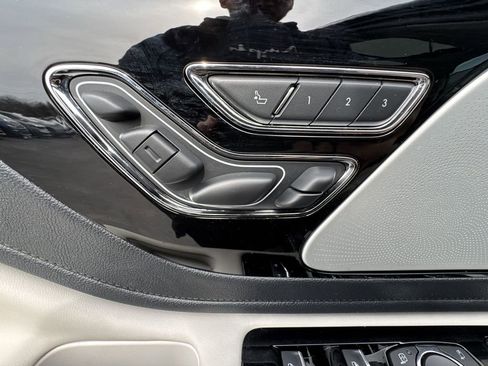 Used 2025 Lincoln Aviator Reserve w/ Equipment Group 201A image 12