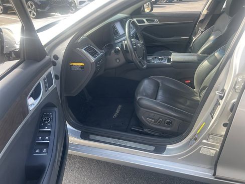 Used 2015 Hyundai Genesis 5.0 w/ Option Group 05 image 9