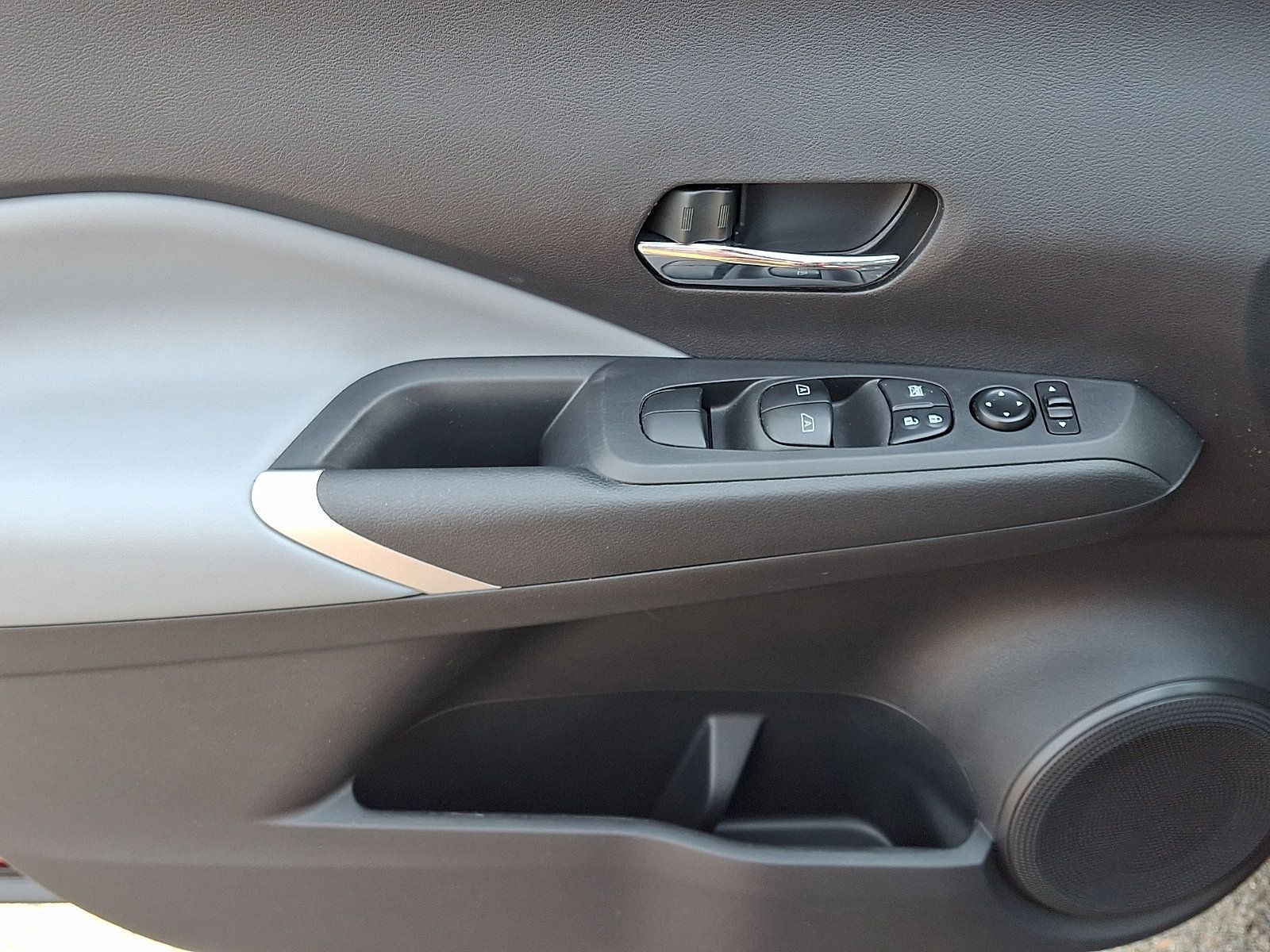 Certified 2023 Nissan Kicks SR w/ SR Premium Package FWD image 15