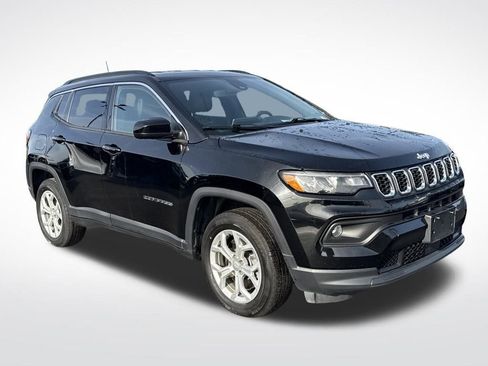 Used 2024 Jeep Compass Latitude image 8