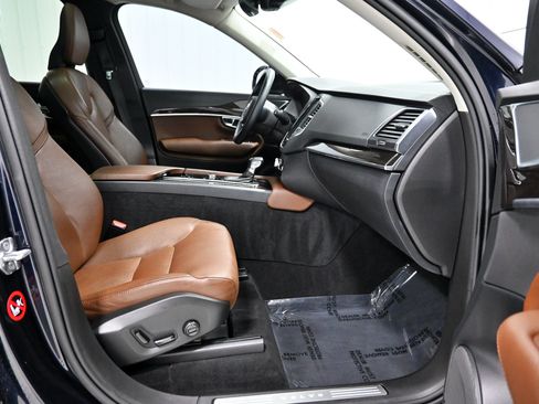 Used 2019 Volvo XC90 T6 Momentum w/ Protection Package Premier AWD/4WD image 29