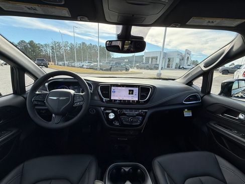 New 2026 Chrysler Pacifica Select w/ S Appearance Package image 12