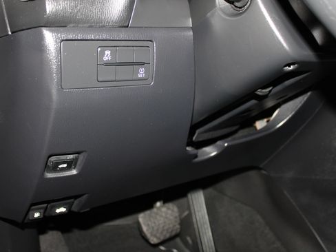 Used 2018 MAZDA MAZDA3 Sport w/ Preferred Equipment Package FWD image 23