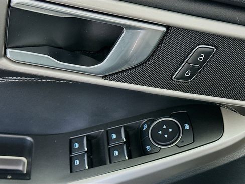 Used 2024 Ford Explorer XLT w/ Equipment Group 202A image 15