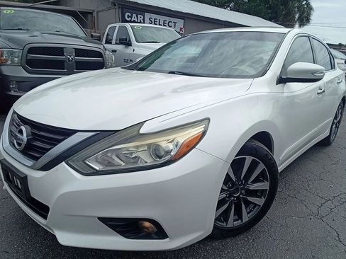 Used 2017 Nissan Altima 2.5 SV w/ Convenience Package FWD image 1